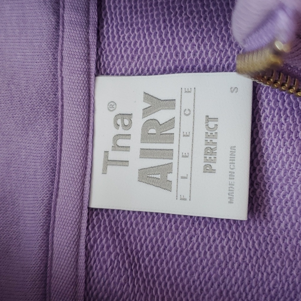 Aritzia TNA Fleece perfect cropped sweatshirt - Picture 3 of 8
